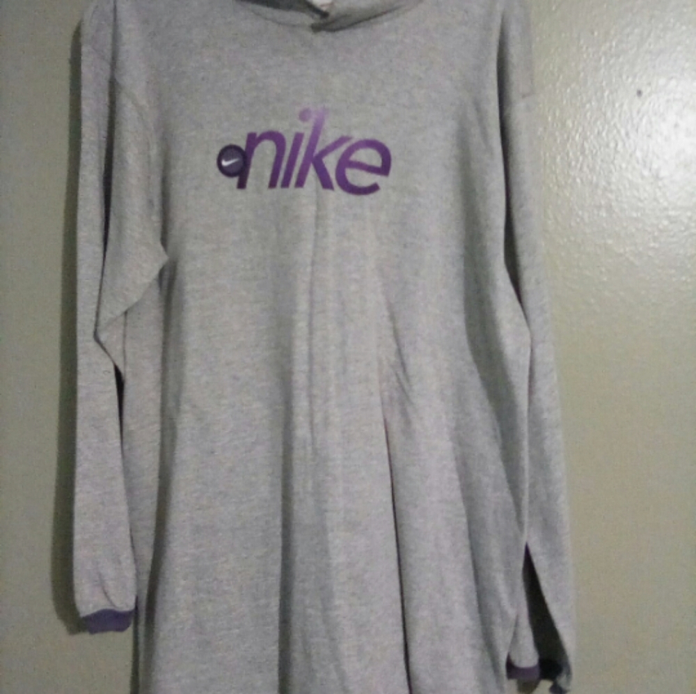 Nike nwot long sleeved hooded shirt